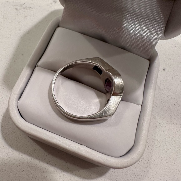 Sterling silver amethyst ring size 8 - Picture 2 of 2
